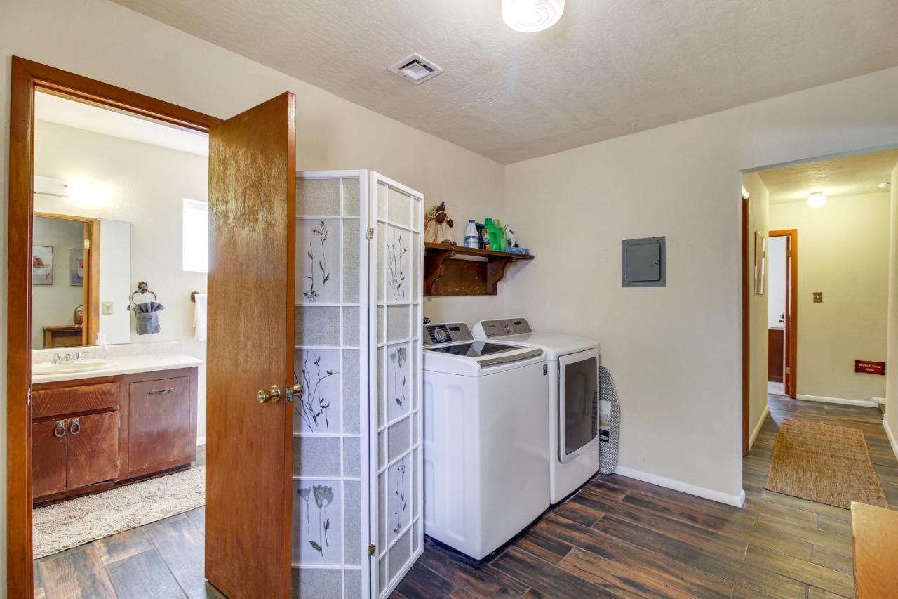Laptop-Friendly Lakeside Cottage Stay With Gas Grill Pinetop-Lakeside Luaran gambar